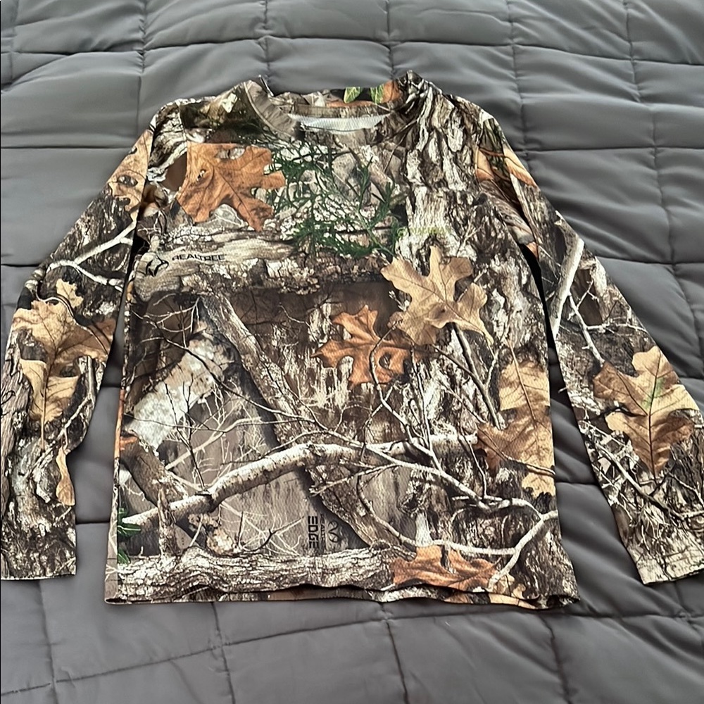 Magellan lightweight long sleeve camo top kids size small